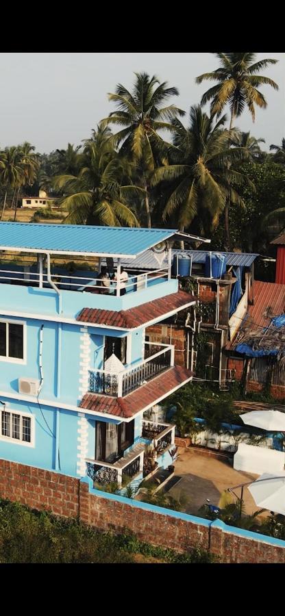 Dibs On Blue Morjim Hostel Exterior foto